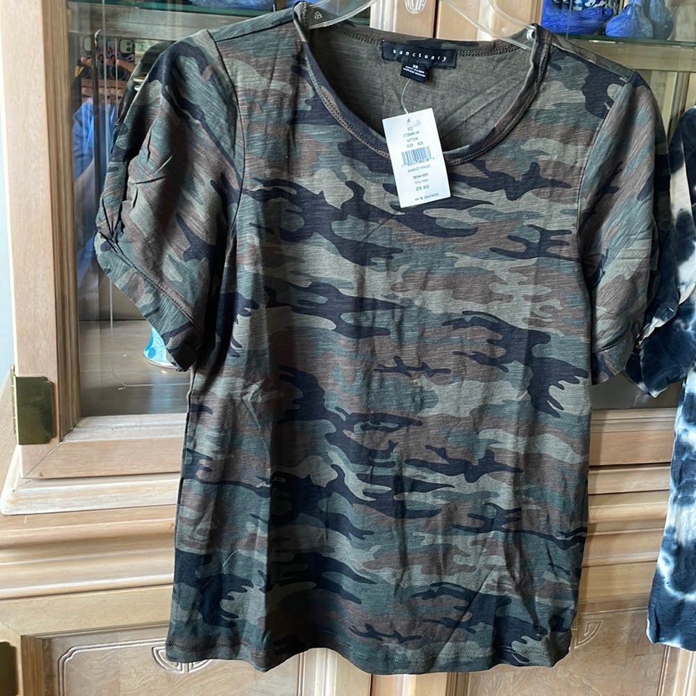 Nwt Sz XS Sanctuary camo top